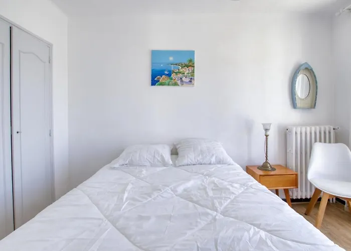Bright 60M Near The Beach
